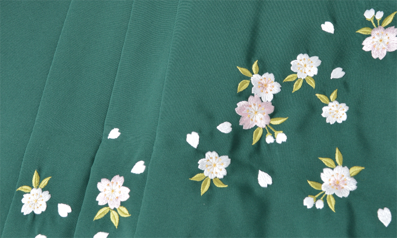 卒業袴【ピンクベージュ桜/緑刺繍袴】