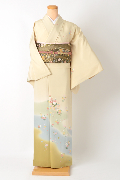 訪問着[鳥の子色/小さな四季花]