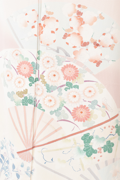 色留袖[薄桜色・扇に草花]