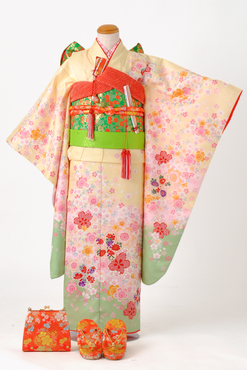 七歳祝着(黄色に黄緑のボカシ地・桜の花づくし)