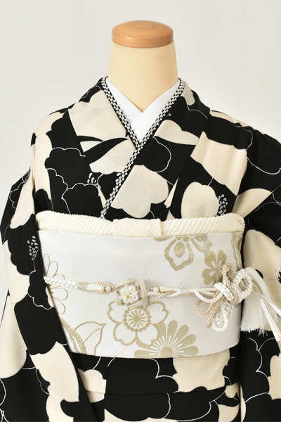 振袖[黒と白・ぼたん]