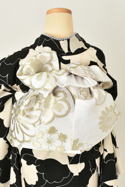 振袖[黒と白・ぼたん]