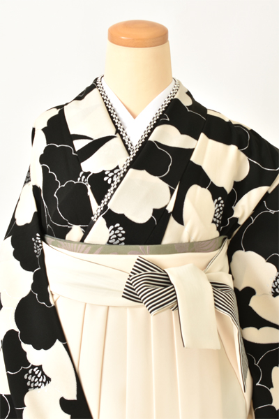 卒業袴[振袖・黒白ぼたん]