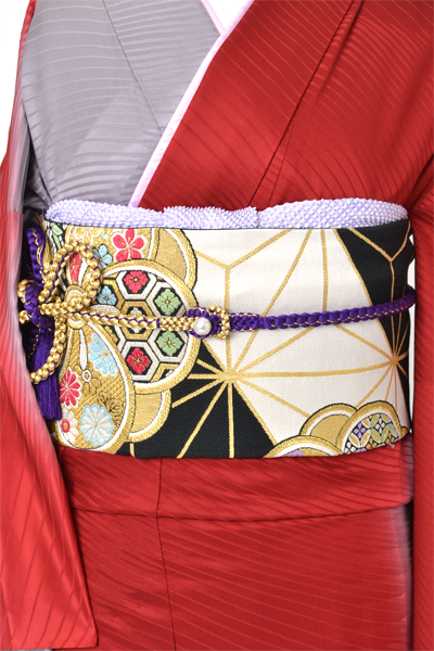 単衣振袖［赤地の花模様］