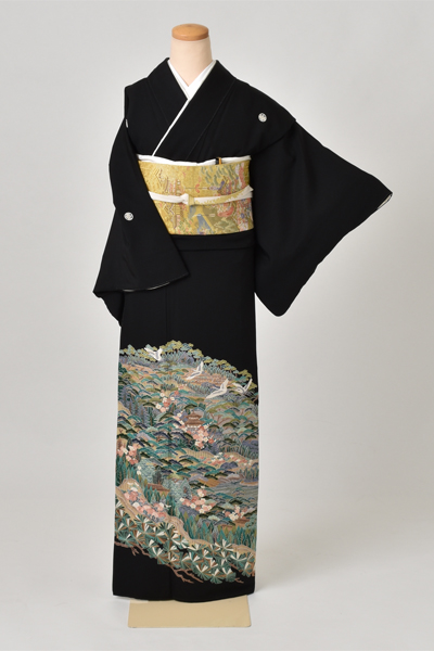 黒留袖(春の風景に鶴、刺繍)