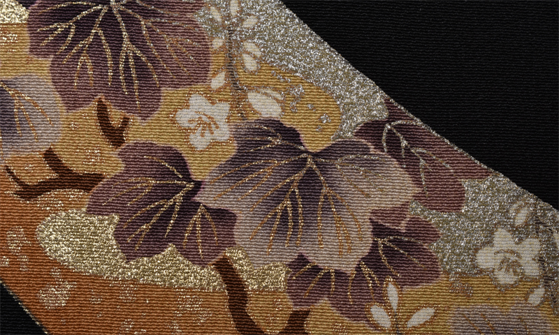 黒留袖(短冊型に金と花)