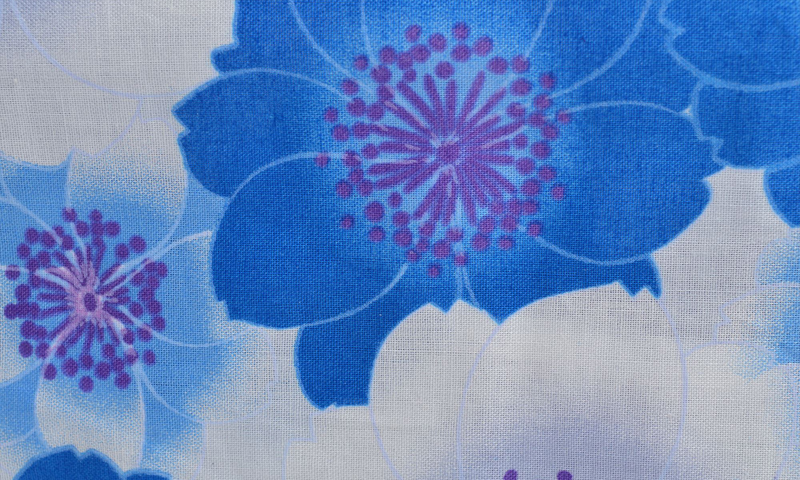 浴衣（ブルーと白の花柄・トールサイズ）