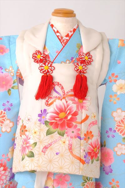 三歳被布セット(水色の着物、白い被布・鮮やかな花)