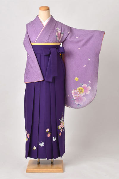 卒業袴(淡い紫地・花着物/紫地蝶々刺繍袴)