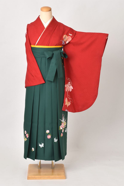 卒業袴(赤地・蝶々、花着物/緑地蝶々刺繍袴)