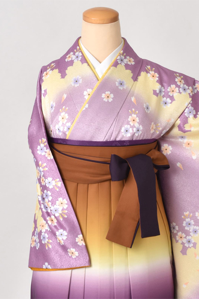卒業袴(藤色とクリーム地ボカシ・桜着物/カラシ紫ボカシ袴)｜着物 