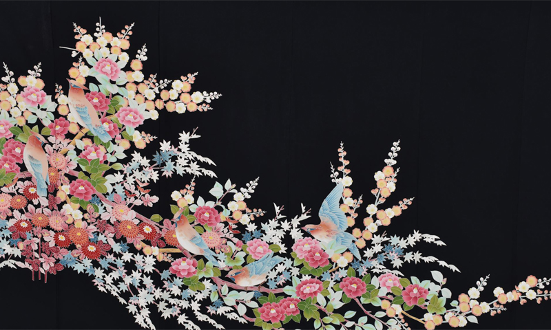 黒留袖〔四季草花と花喰い鳥〕
