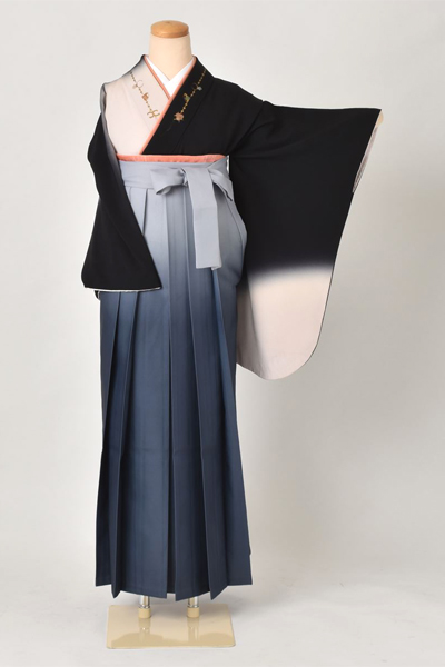 卒業袴［白と黒の片身変わり着物/グレーボカシ袴］